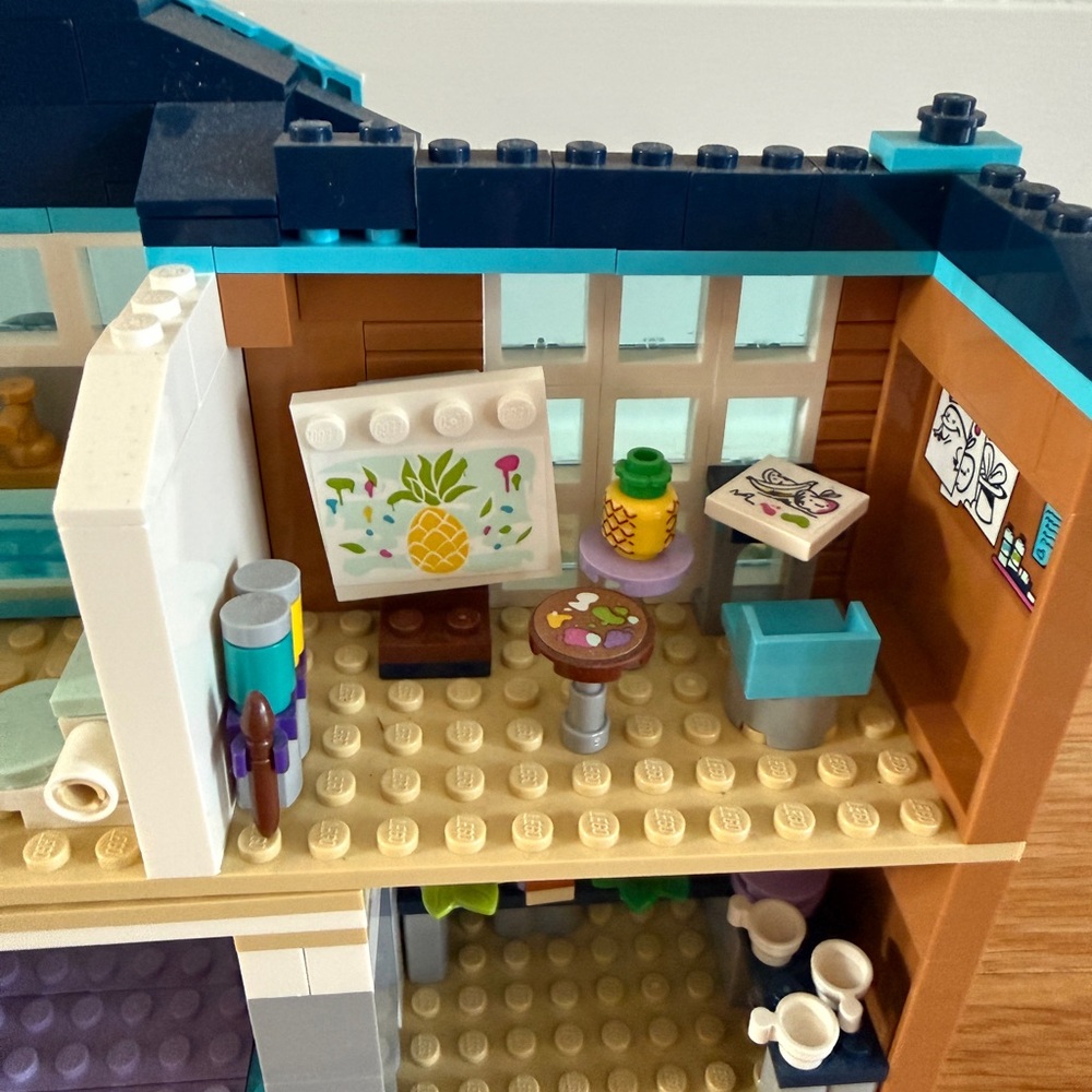 LEGO Friends Heartlake City School Set. 605 pieces. EUC. Building. Summer. - Picture 9 of 17
